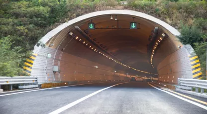 Der Gubristtunnel ist ein wichtiger Teil der Schweizer Verkehrsinfrastruktur und stellt eine zentrale Verbindung zur Bundeshauptstadt Zürich dar.